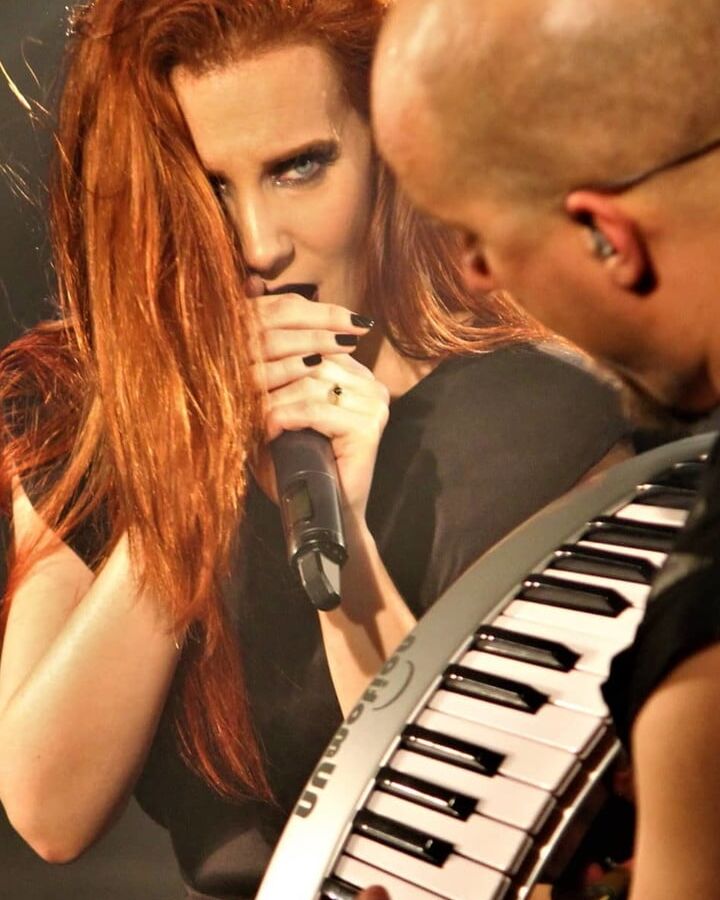 Simone simons