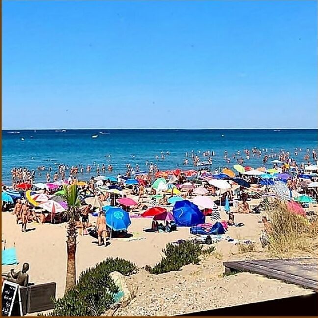 Plage et Village naturiste