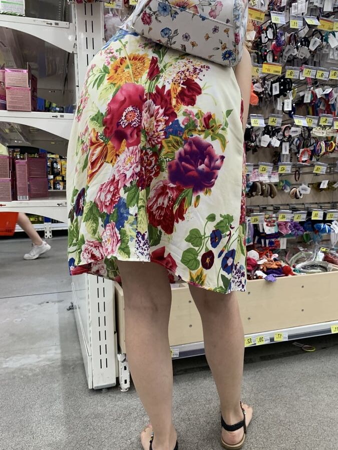 Upskirt sexy mature