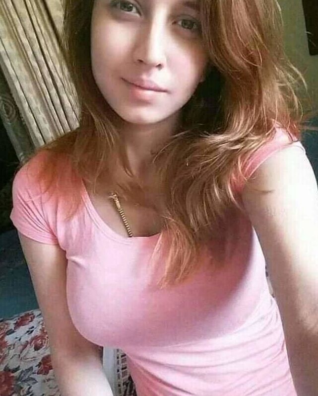 Naughty indian slut loves exposing her tits?