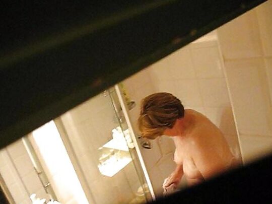 Annabella under shower