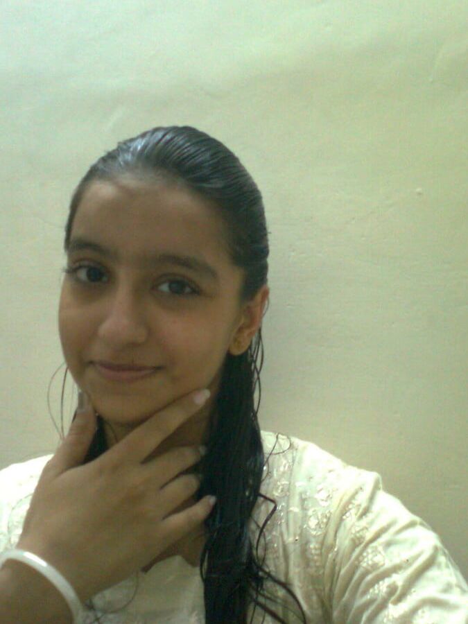 Mano Amna