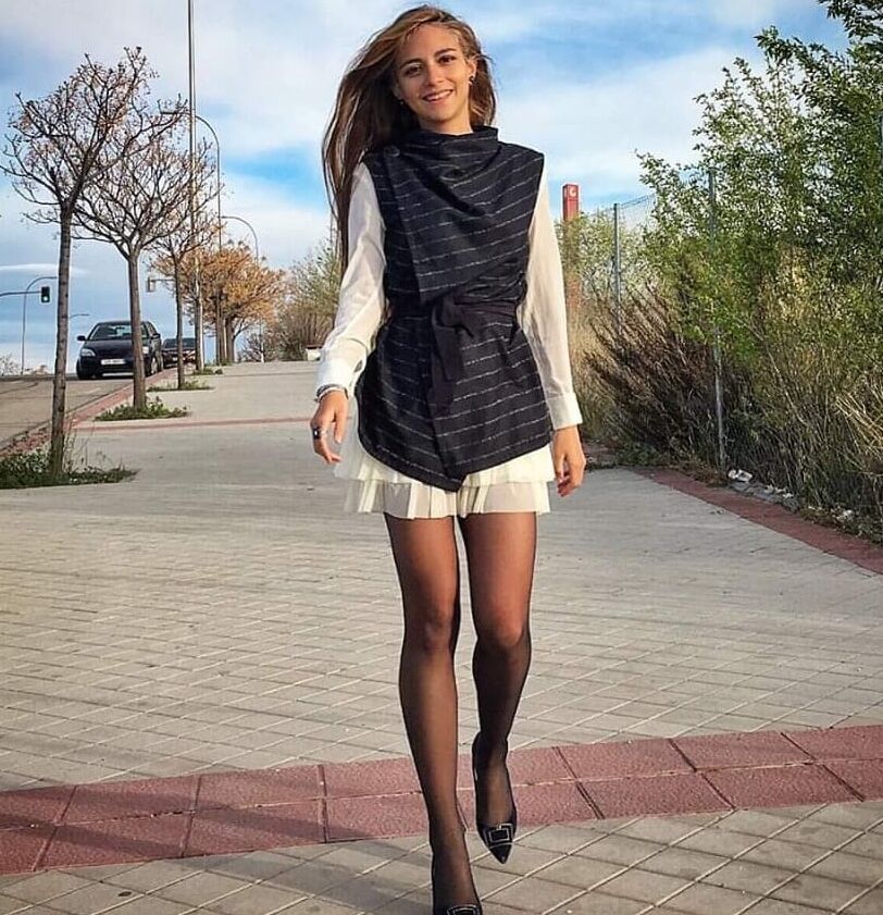 Sporty blond small titted beauty