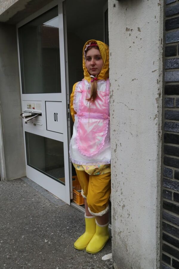 Halal german trained rubber hooker morona pigleta waiting