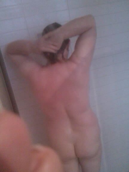 Big mature rear in shower
