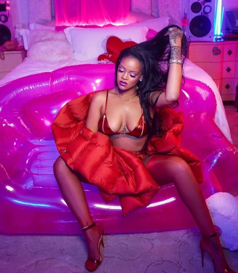 Sexy Rihanna - June &;