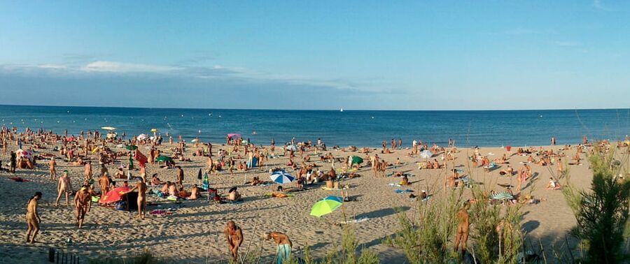 Plage et Village naturiste