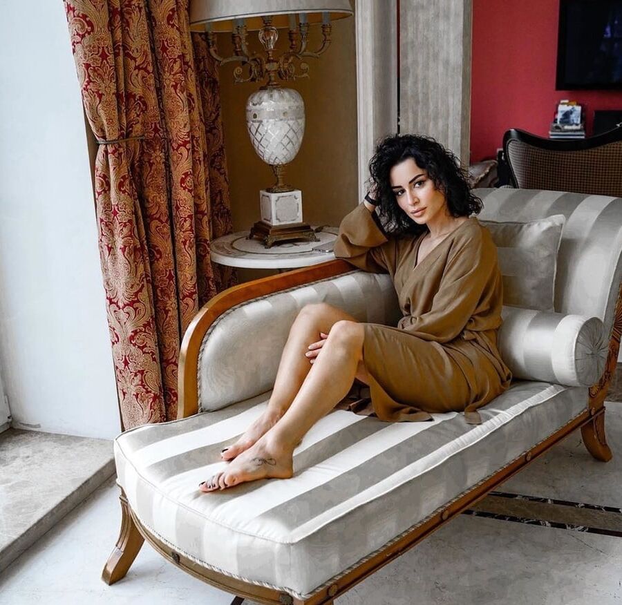 Sexy Russian blogger Tina Kandelaki