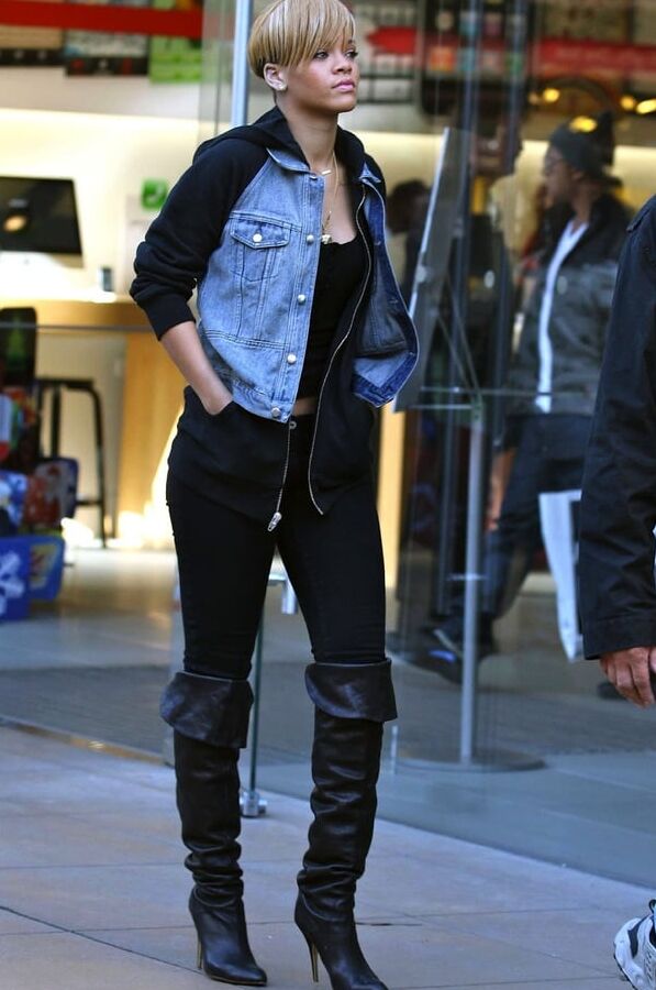 Female Celebrity - Rihanna