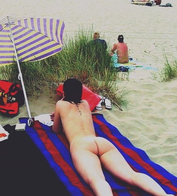 Plage et Village naturiste