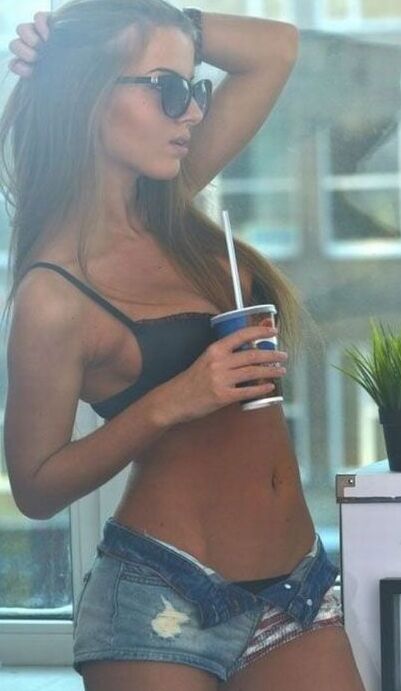Amateur Photo Assorted Women In Bikini