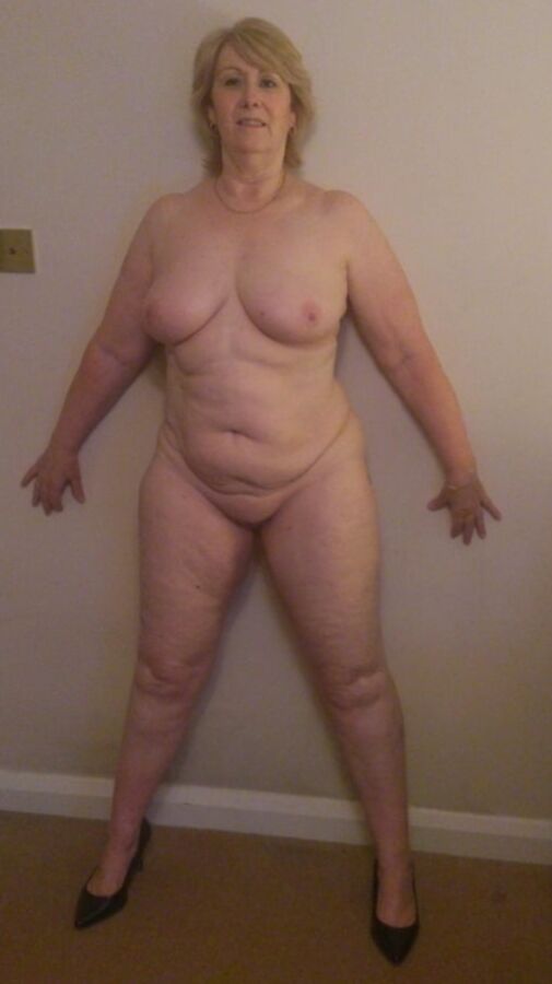 U R invited to get naked in my gallery, what ever age u r