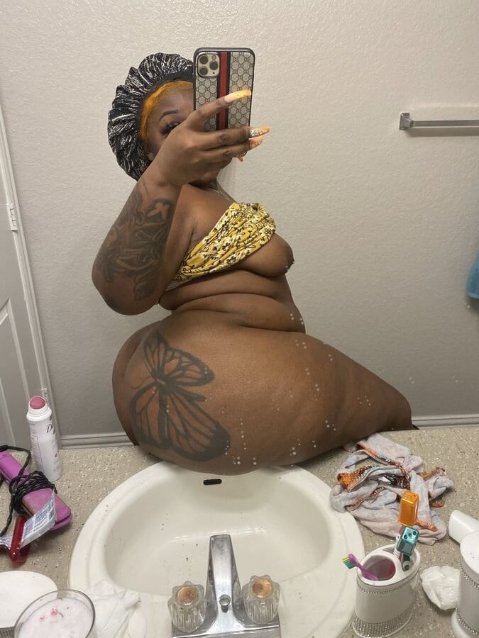 FYE&;s Big Black Azz!