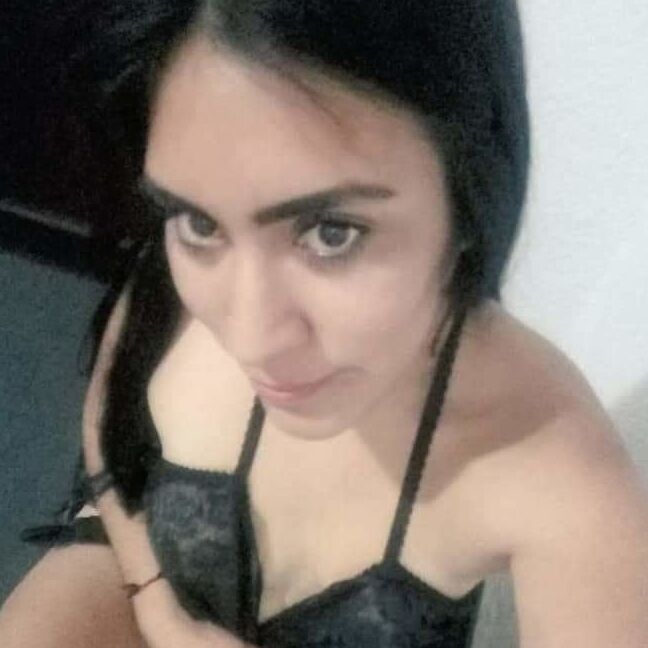 Naughty indian slut loves exposing her tits?
