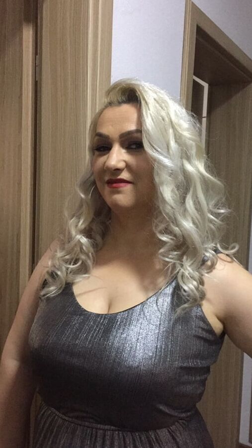 Friends sexy blonde wife