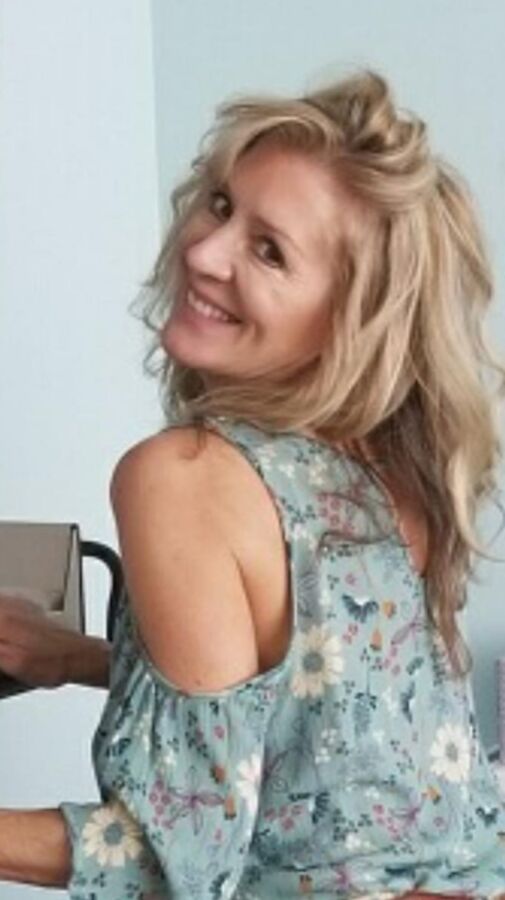 COLD SHOULDER TOPS ON MATURE WOMEN