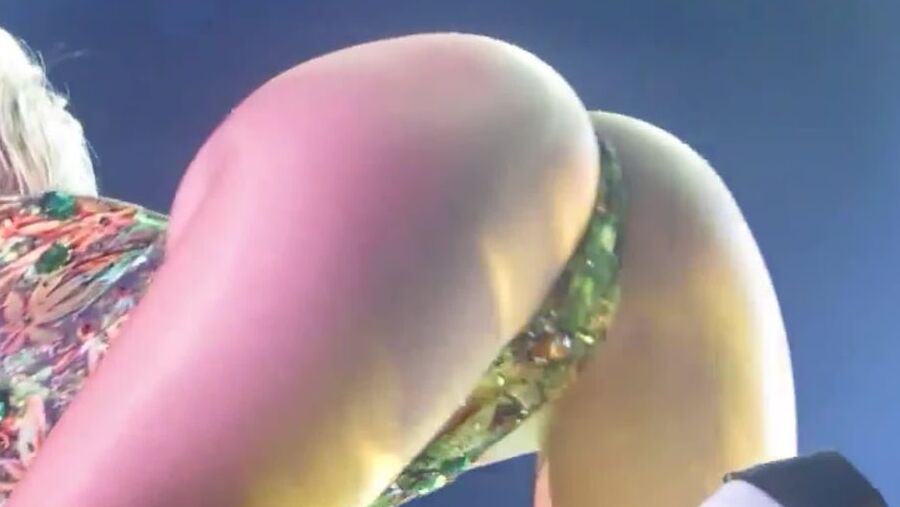 Miley Cyrus slut