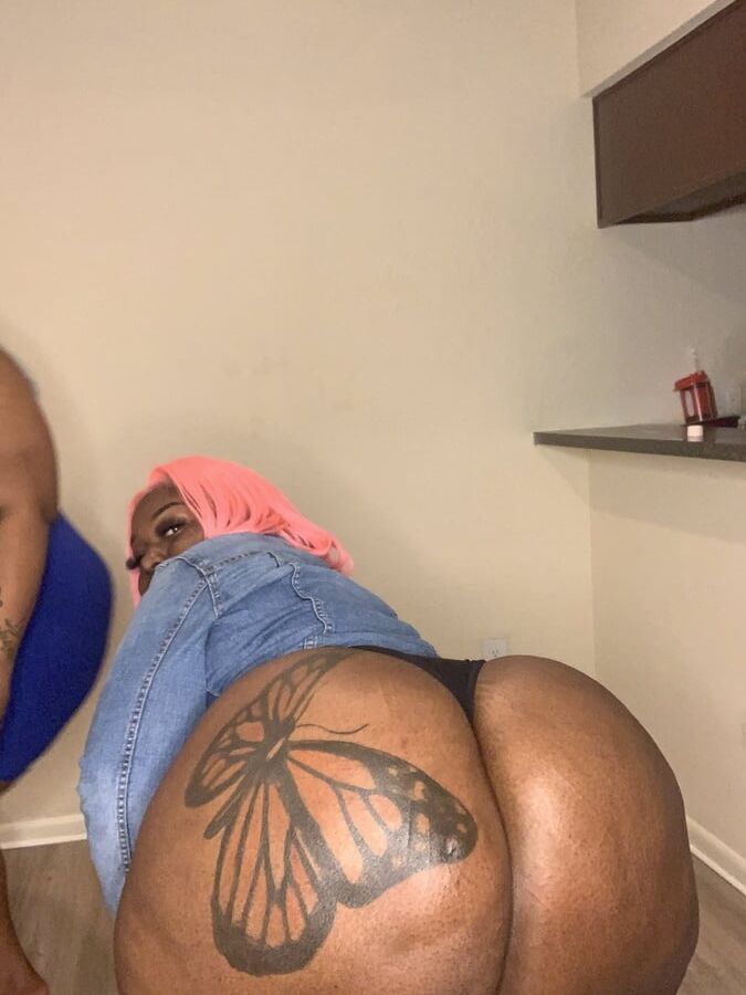 FYE&;s Big Black Azz!
