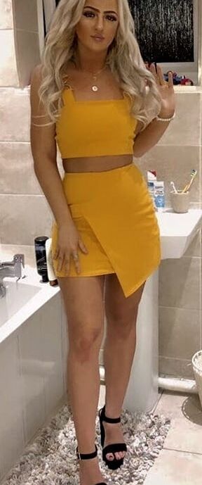 Hot Blonde Babe: Chloe