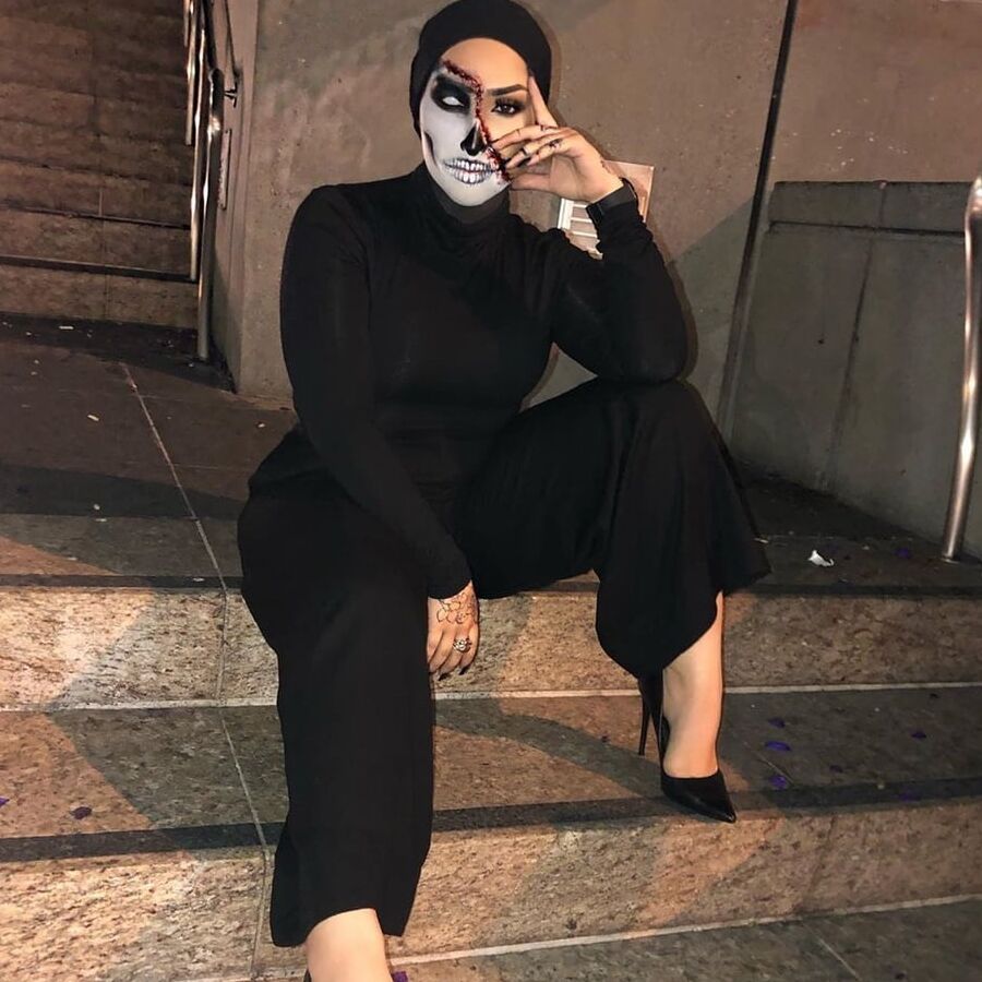 hijab sexy hoe!