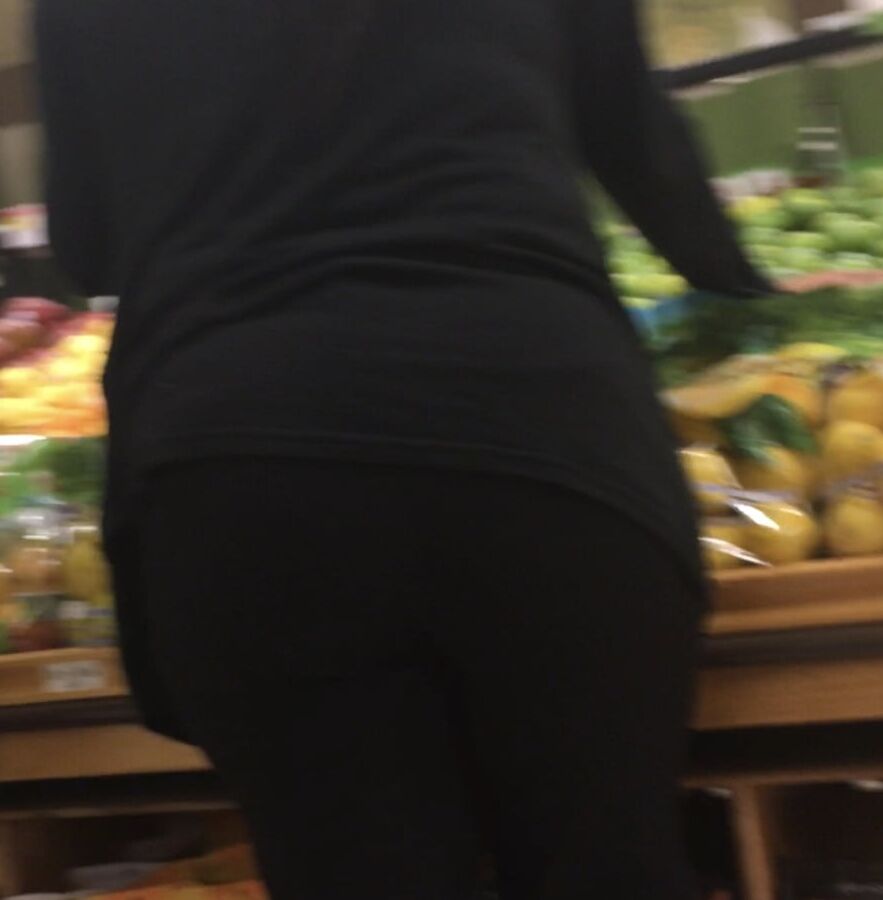 Grocery store babe in tight spandex