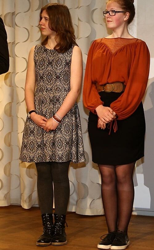 Museum Girls in Pantyhose - The Nerdy Girl
