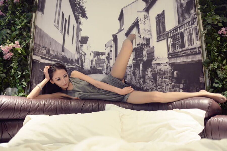 Chinese model sex with photographer