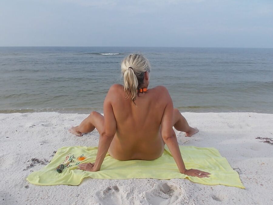 Matures, amatures, curvy, and bbw at beach