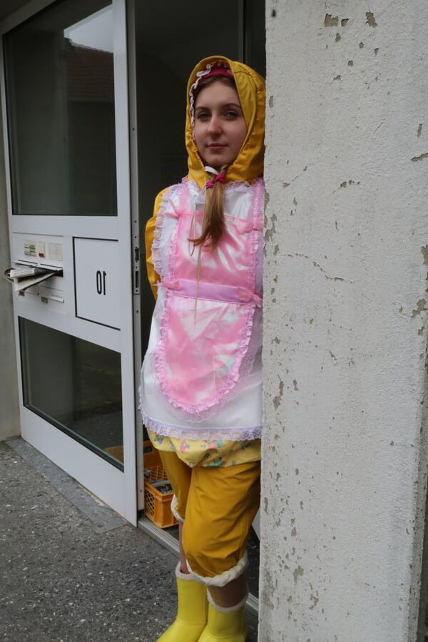 Halal german trained rubber hooker morona pigleta waiting