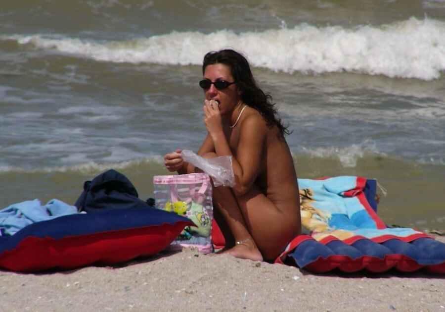Brune a la plage III