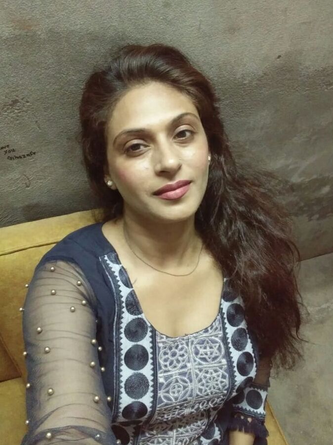 Pakistani Karachi Hot &amp; Beautiful Call Girl