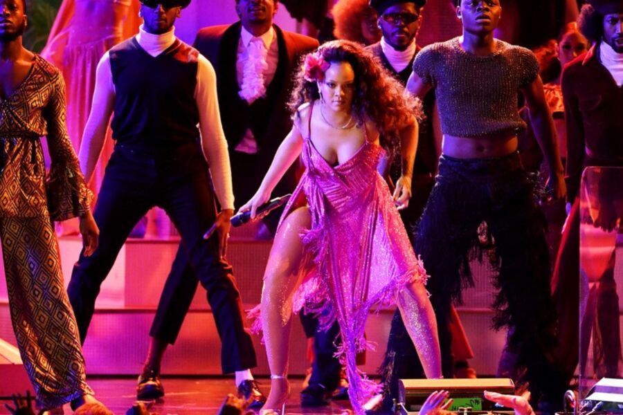 Sexy Rihanna - June &;