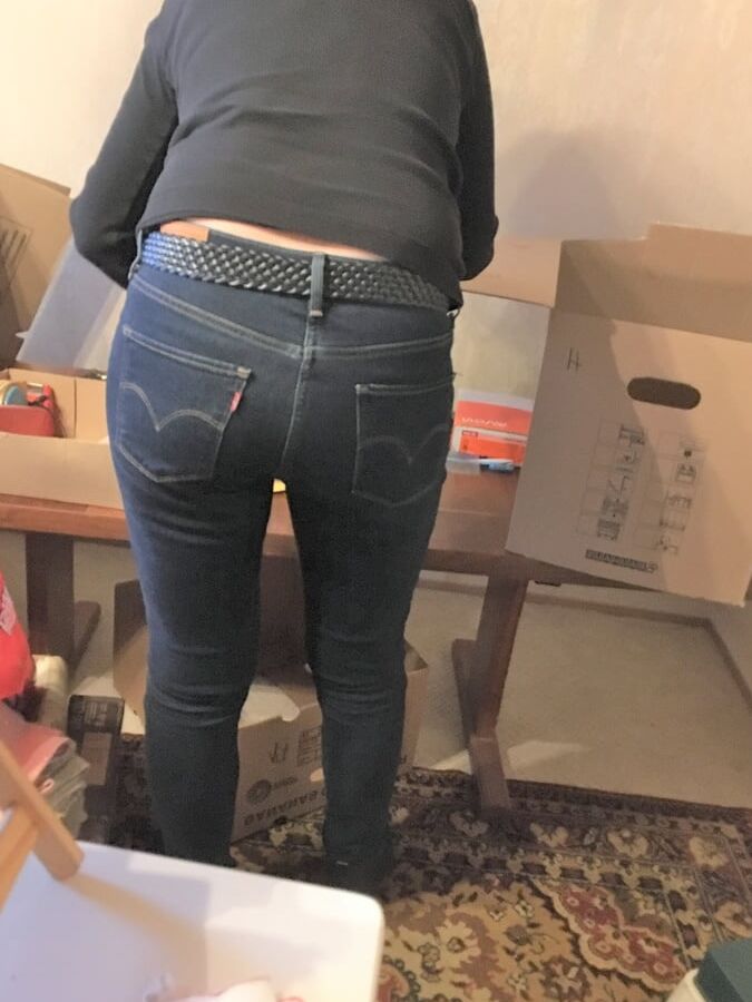 Milf in Jeans