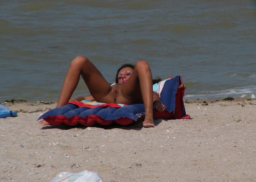 Brune a la plage III
