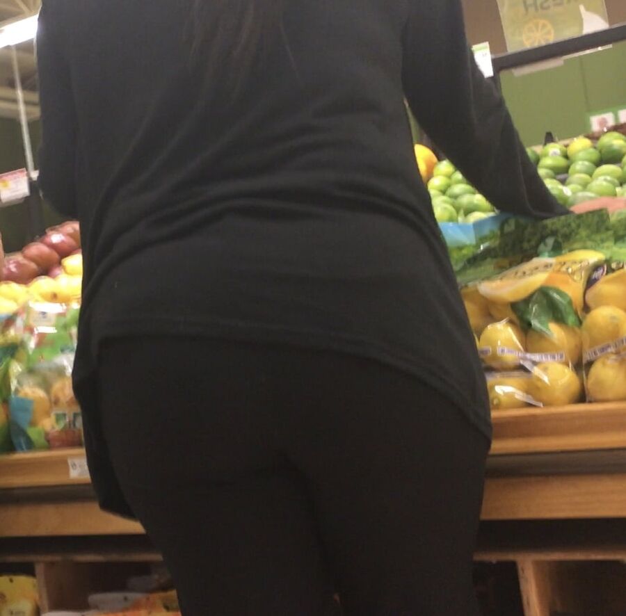 Grocery store babe in tight spandex