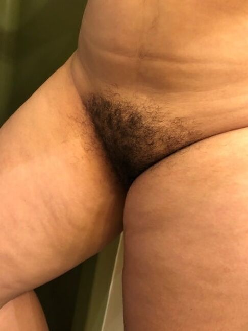 Morning hairy browse-pin ups and pussy