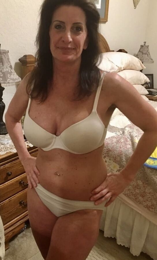 Sexy old mature milf big boobs huge cunt exposed