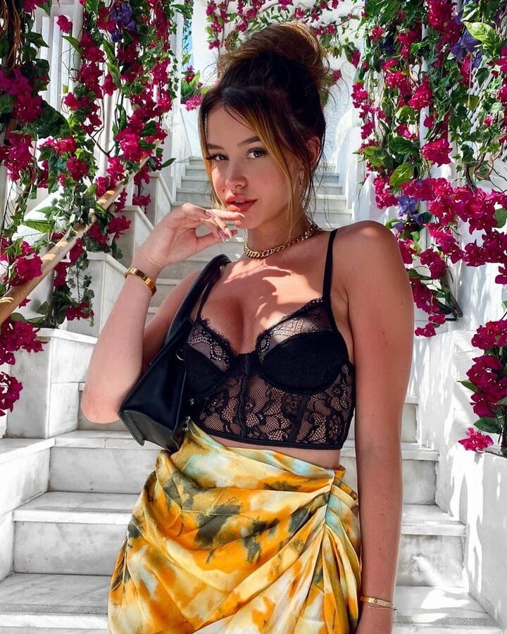 Lea Elui (French woman)