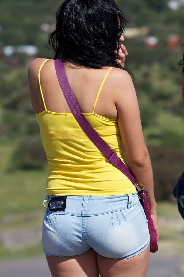 Chava en short