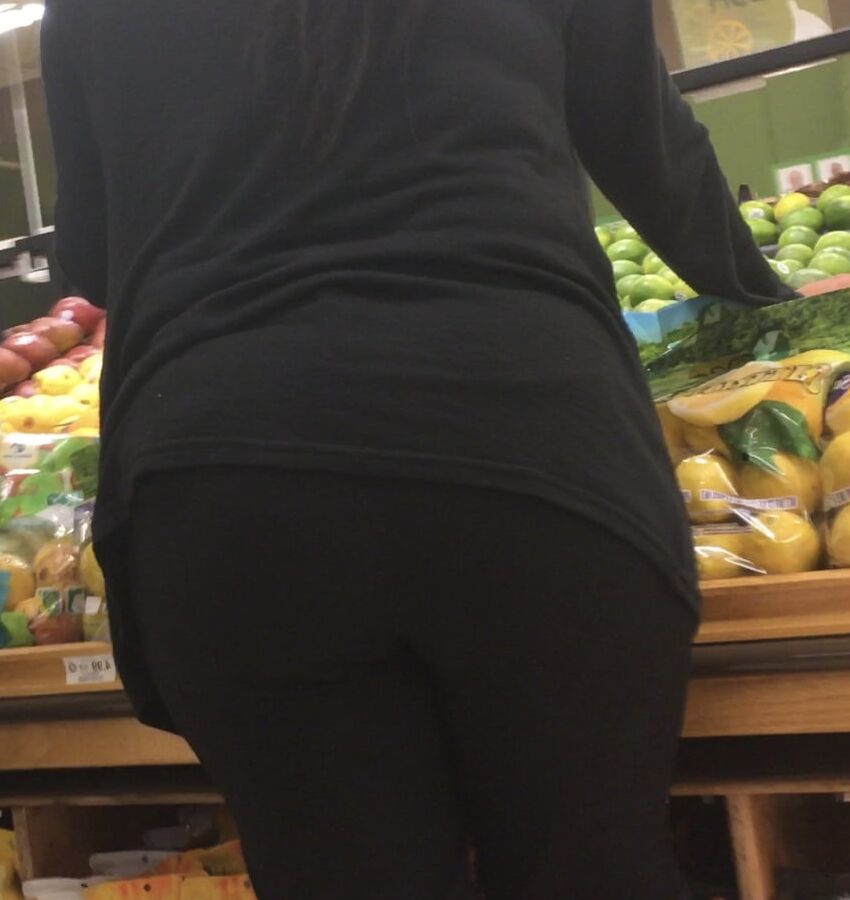 Grocery store babe in tight spandex