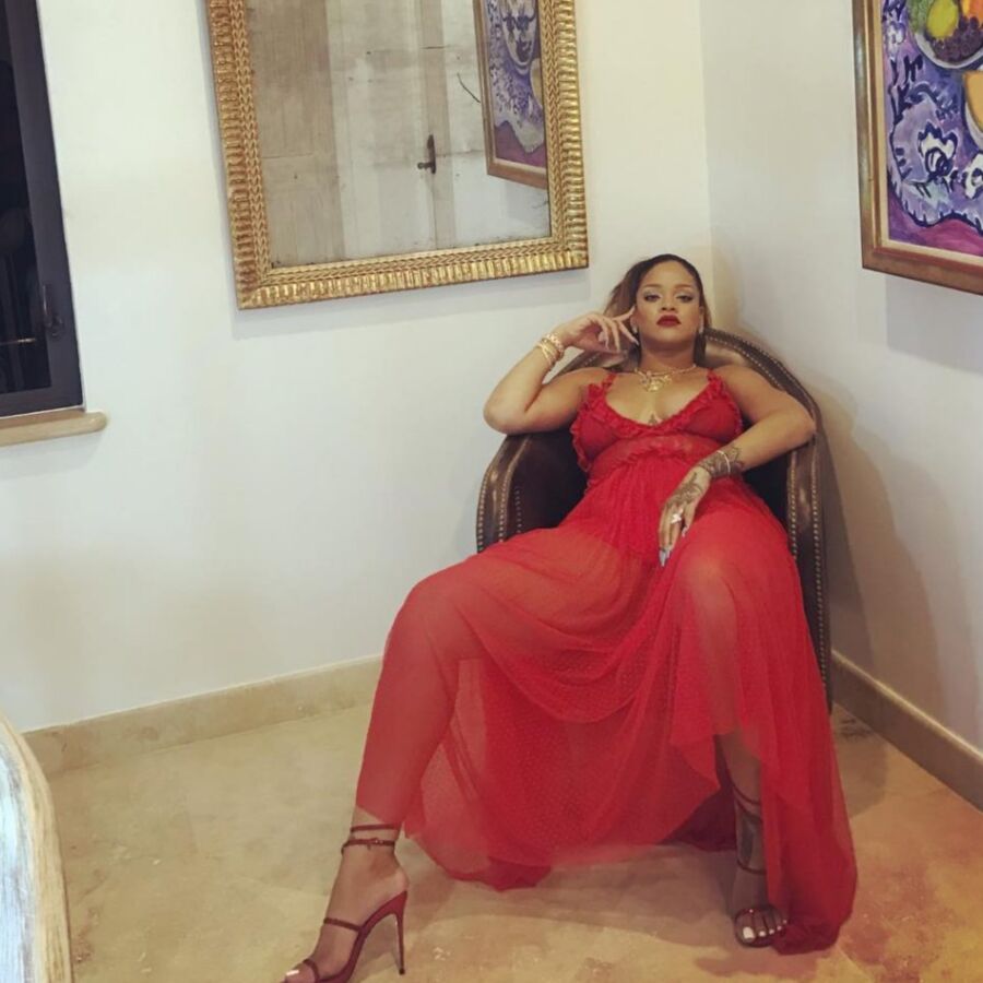 Sexy Rihanna - June &;