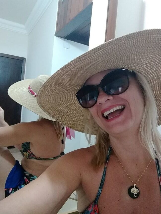 Hot cumshot with Renata Gilf