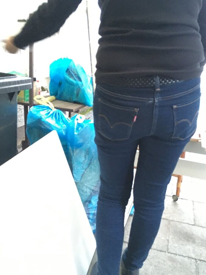 Milf in Jeans