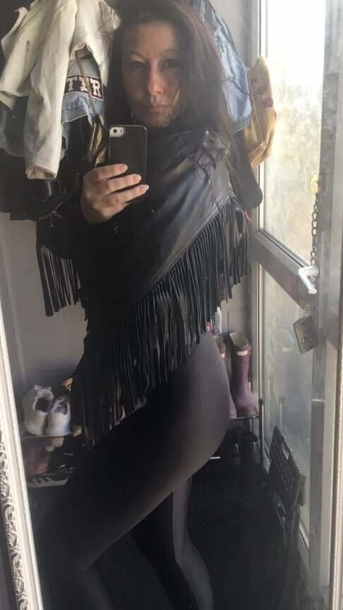 Milf takes slutty selfies - gets fucked regular.