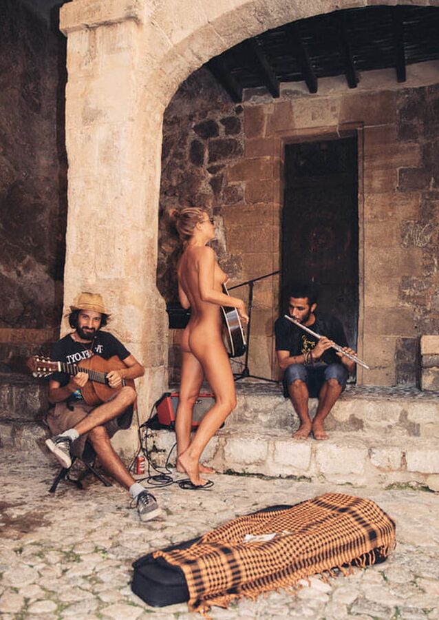 Marisa Papen: best of public nudity