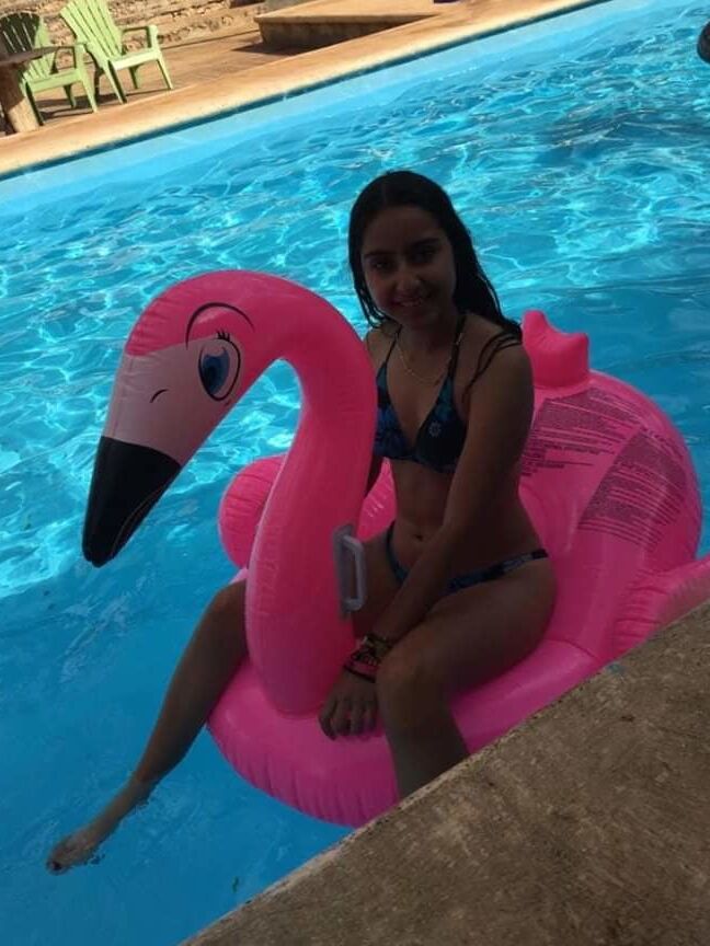Esposa se exhibe en facebook corno manso feliz cuckold wife
