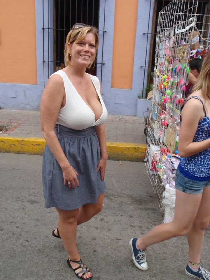 Big Ass And Tits On Curvy Vacation MILF Topless On Beach