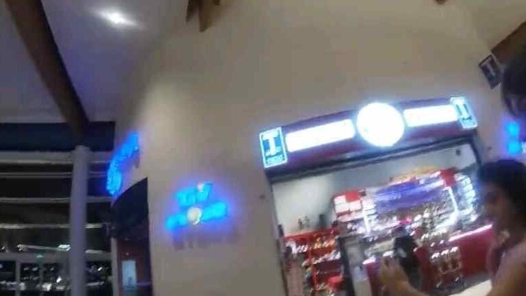 Troietta italiana al centro commerciale di Assago