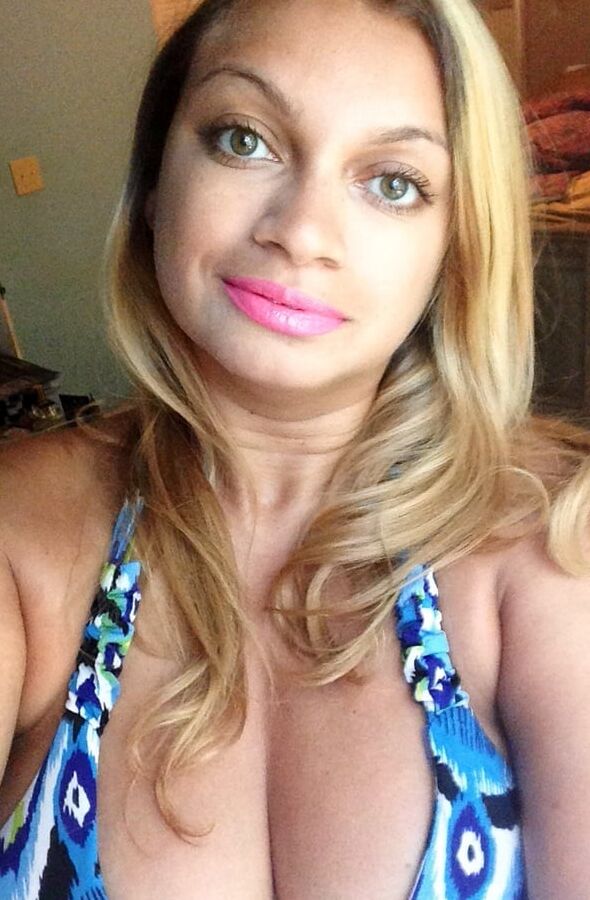 Mulatto Chick With Nice Tits