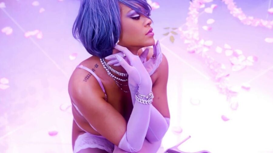 Sexy Rihanna - Apr &;